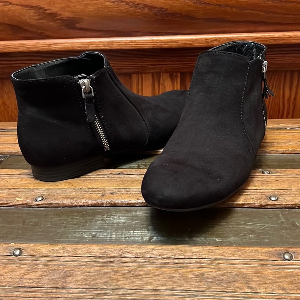 New Directions Black Suede side-zip low-heel Booties